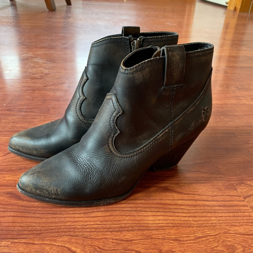 ⭐️FRYE Reina Bootie⭐️